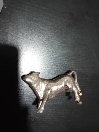 Toro de bronce metal