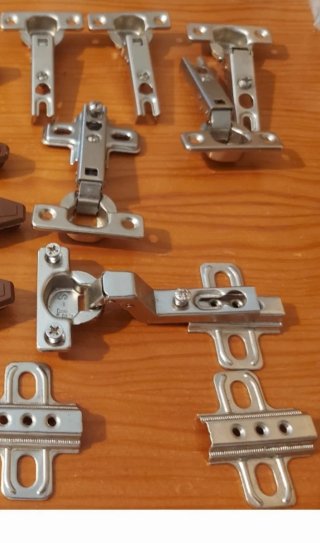 Bisagras para muebles antiguos