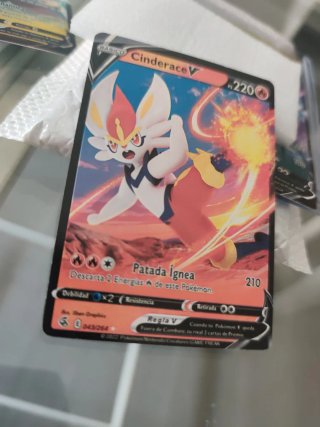 Carta Pokémon Cinderace V 220 PS