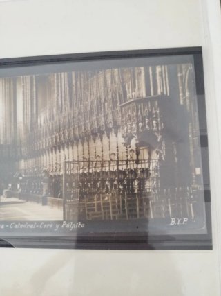 Postal antigua Barcelona con sello taladrado