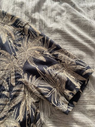 Camisa H&M Manga Corta Estampada. Talla M