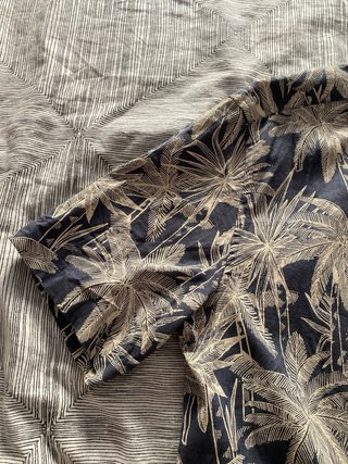 Camisa H&M Manga Corta Estampada. Talla M