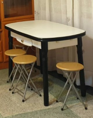 Vendo mesa blanca y negra extensible