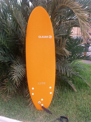 Tabla de surf iniciación OLAIAN naranja. La Manga.