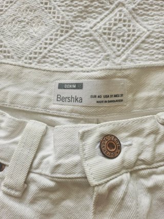 Bershka Vaqueros Cortos Hombre Blancos talla 40