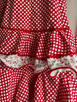 Traje flamenca rojo con lunares y flores