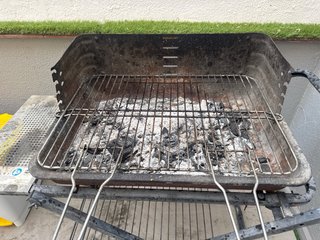 Barbacoa metálica plegable