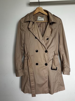 Gabardina Stradivarius Beige