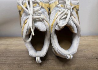 Nike Bambas Vintage Doradas y Blancas