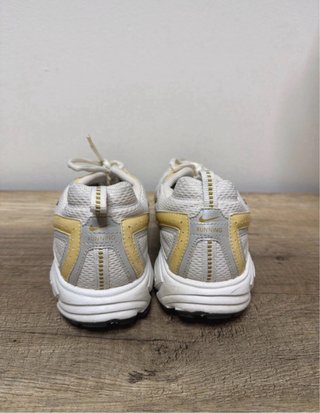 Nike Bambas Vintage Doradas y Blancas