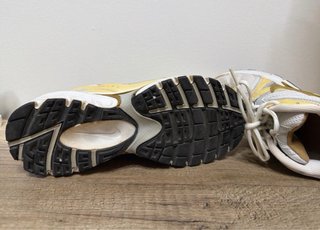 Nike Bambas Vintage Doradas y Blancas