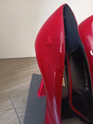 K70. Zapatos de tacón Love Moschino rojos Talla 38