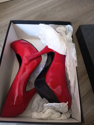 K70. Zapatos de tacón Love Moschino rojos Talla 38