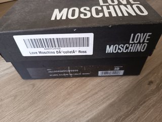 K70. Zapatos de tacón Love Moschino rojos Talla 38