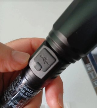 Linterna LED Táctica Negra