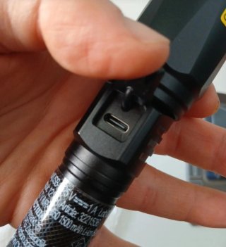 Linterna LED Táctica Negra