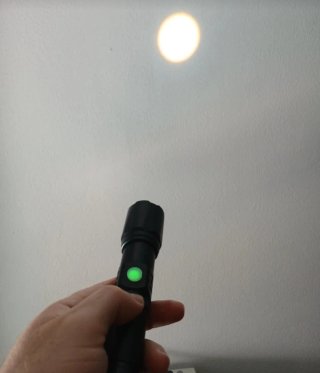 Linterna LED Táctica Negra