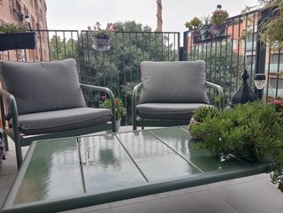 Muebles terraza: 2 butacas y 1 mesa