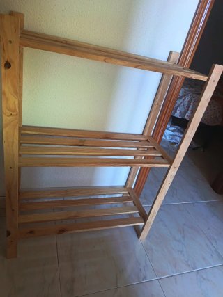 Estantería de madera