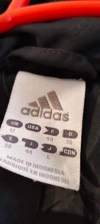 Chaqueta Adidas azul marino acolchada