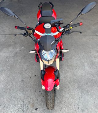 Benelli BN 125 Roja y Negra