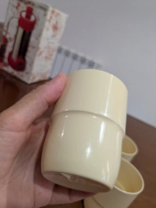Set 4 Bicchieri in plastica beige