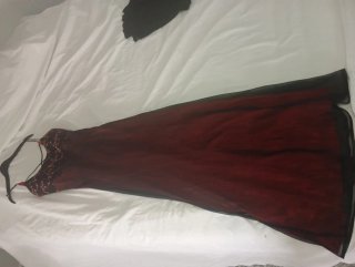 Vestido de fiesta dos capas rojo y negro