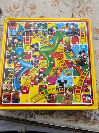 Juego Mickey 2 en 1: Serpientes y Escaleras
