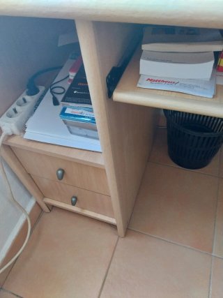 Mesa escritorio y silla de oficina