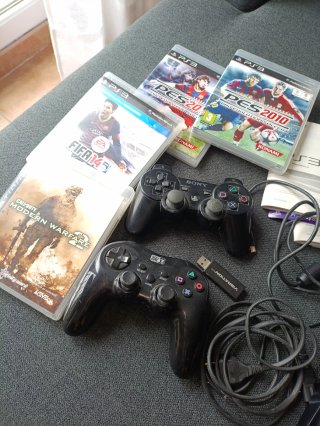 Consola PS3 120 GB + 4 Juegos + 2 mandos