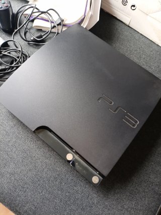 Consola PS3 120 GB + 4 Juegos + 2 mandos