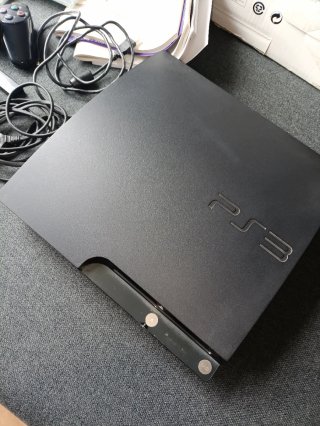Consola PS3 120 GB + 4 Juegos + 2 mandos
