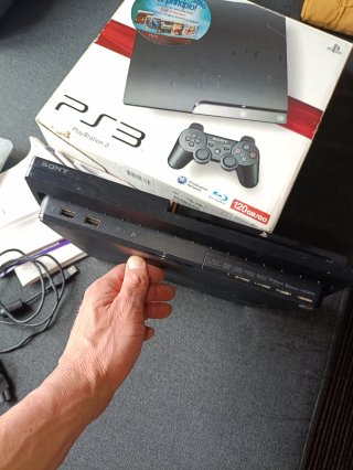 Consola PS3 120 GB + 4 Juegos + 2 mandos