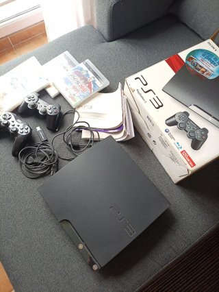 Consola PS3 120 GB + 4 Juegos + 2 mandos