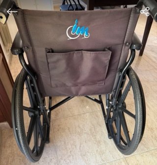 Silla de ruedas plegable Casi Nueva