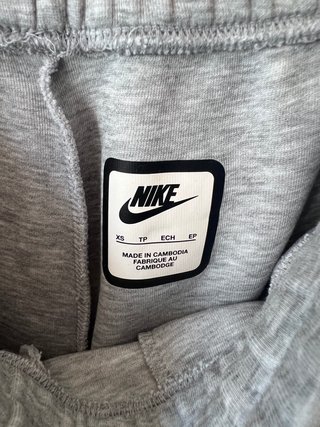 Jogger Nike Tech Fleece Gris Talla XS