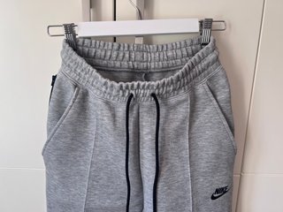 Jogger Nike Tech Fleece Gris Talla XS