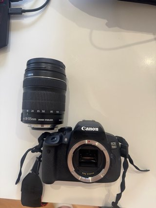 Canon EOS 700D + Objetivo 18-135 + Accesorios