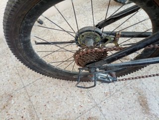 Bicicleta infantil negra