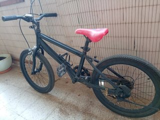 Bicicleta infantil negra