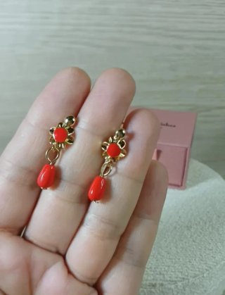 Pendientes Coral y Chapado Oro 18k