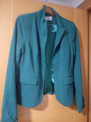Chaqueta verde entallada