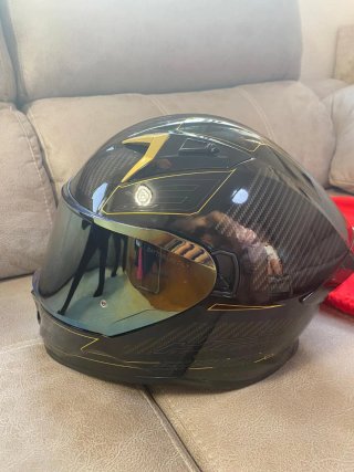 Casco Moto Negro Carbono Dorado