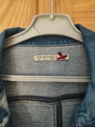 Cazadora vaquera efecto desgastado