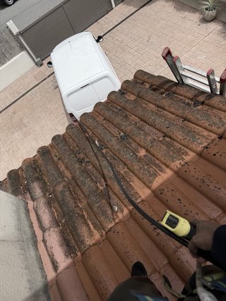 Servicio de limpieza y reparación de tejados