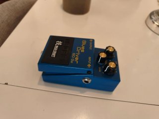 4 pedales de guitarra