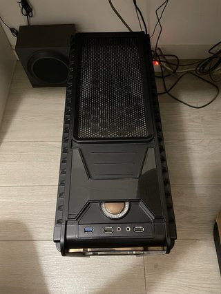 PC Gaming sobremesa negro + pantalla