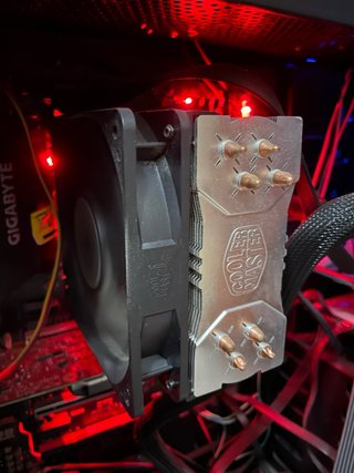 PC Gaming sobremesa negro + pantalla