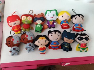 Mini figuras superhéroes DC Comics.
