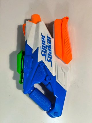 Pistola de Agua Nerf Super Soaker Freeze Fire